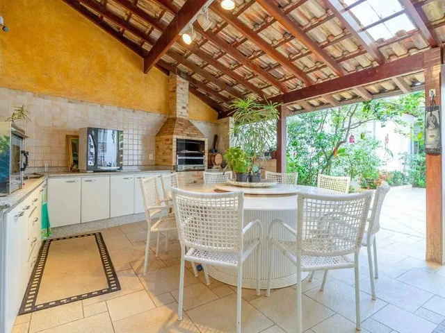 Imagem: Casa À Venda, 5 Quartos, 5 Suítes, 4 Vagas