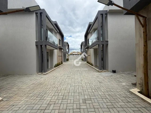 Imagem 2: IPITANGA, Lauro de Freitas. Duplex com 4 quartos sendo 1 suíte e 1 quarto térreo, 50m