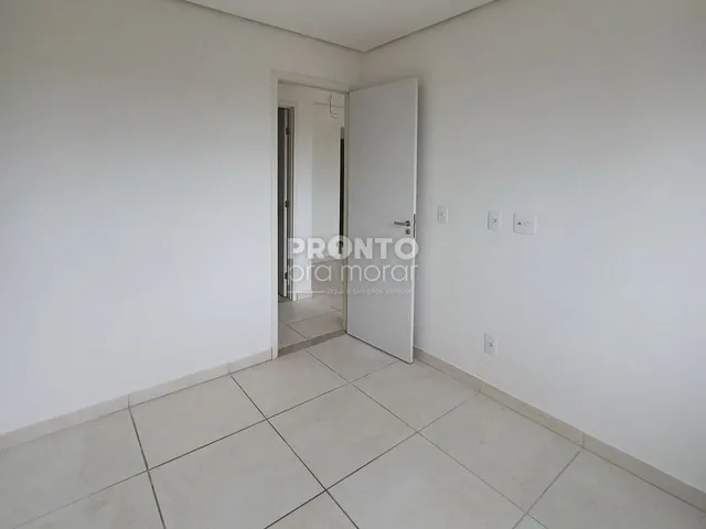 Imagem: O apartamento possui 2 Dormitórios, 1 Suíte, 1 Banheiro,
