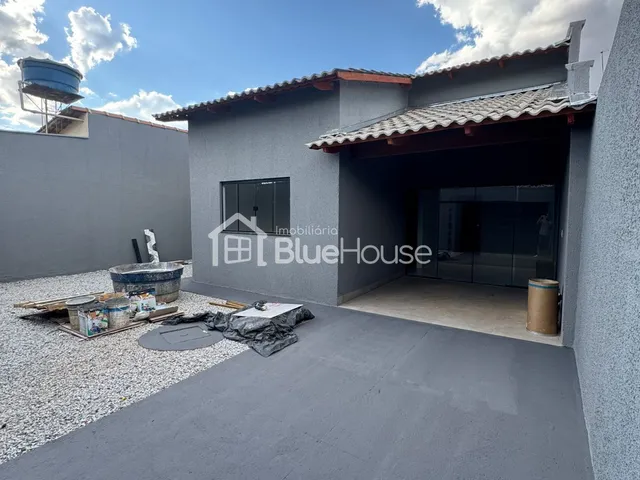 Imagem: A casa possui 3 Dormitórios, 1 Suíte, 2 Banheiros, 2