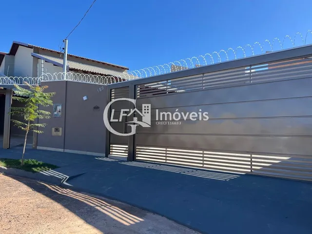 Imagem: A casa possui 4 Dormitórios, 4 Suítes, 4 Vagas na