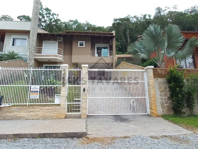 Imagem: Sobrado na Av. Nogueira, bairro Rocio Grande