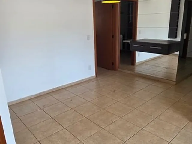Imagem: O apartamento possui 3 Dormitórios, 1 Suíte, 2 Banheiros,