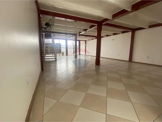 Imagem 4: Imóvel Comercial com Moradia e Garagem - Ótimo para Restaurante