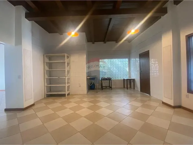 Imagem 3: Imóvel Comercial com Moradia e Garagem - Ótimo para Restaurante