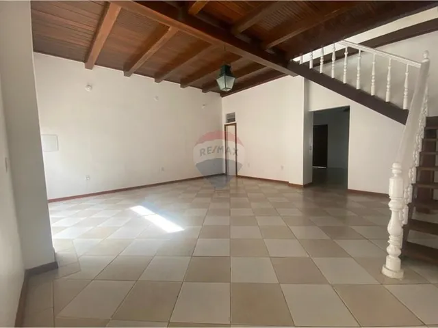 Imagem 9: Imóvel Comercial com Moradia e Garagem - Ótimo para Restaurante
