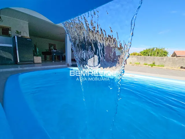 Imagem: Casa de Alvenaria com Piscina e Edícula