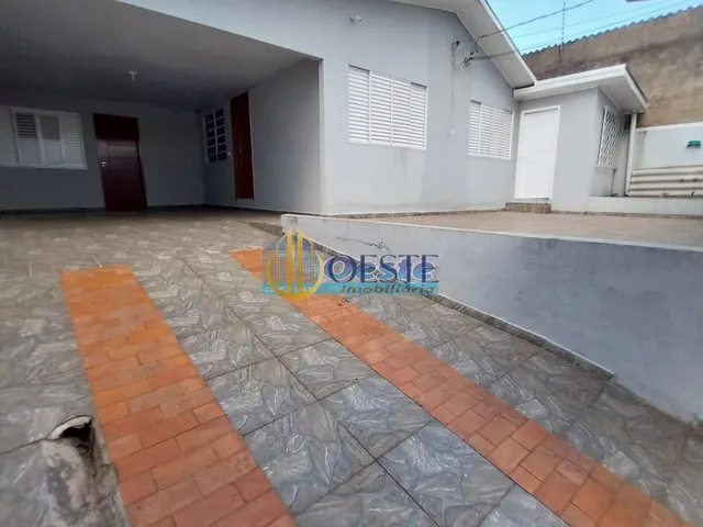 Imagem: Duas casas no mesmo terreno, com piscina