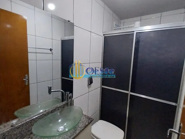 Imagem 2: Duas casas no mesmo terreno, com piscina
