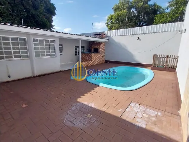 Imagem 3: Duas casas no mesmo terreno, com piscina