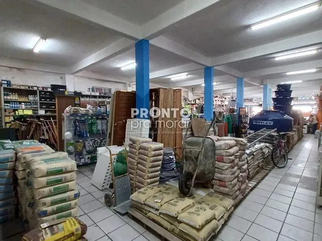 Imagem: A loja possui 2 Banheiros, 4 Vagas na garagem, 350m² de