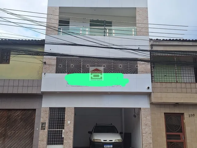 Imagem: A casa possui 4 Dormitórios, 1 Suíte, 2 Banheiros, 2