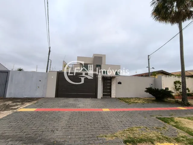 Imagem: A casa possui 3 Dormitórios, 2 Suítes, 3 Banheiros, 6
