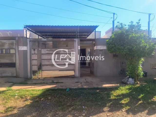 Imagem: A casa possui 2 Dormitórios, 1 Banheiro, 2 Vagas na