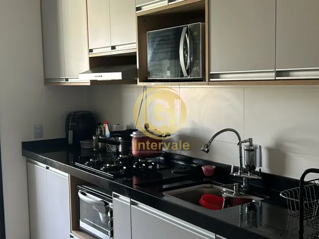 Imagem: O apartamento possui 2 Dormitórios, 1 Suíte, 2 Banheiros,
