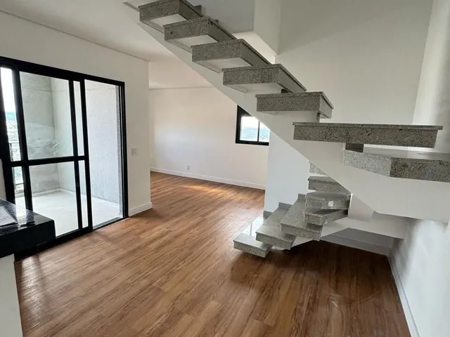 Imagem: O apartamento possui 3 Dormitórios, 1 Suíte, 2 Banheiros,