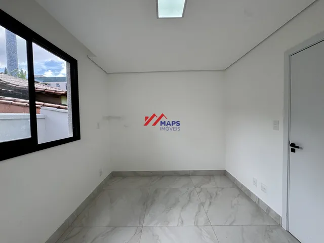 Imagem 4: Casa geminada à venda com três quartos, suíte e uma vaga, no bairro Planalto - Belo