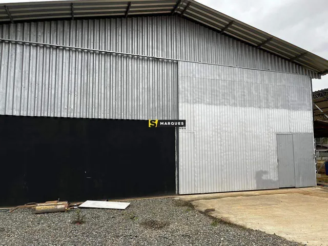 Imagem: O depósito possui 10 Vagas na garagem, 336m² de Área
