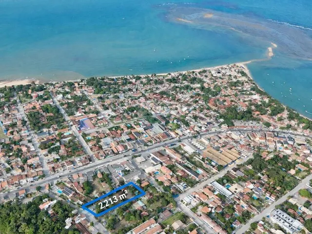 Imagem 1: Área Estratégica 2.213 m² com 342 m² Construídos a 400m da Praia – Centro de Coroa