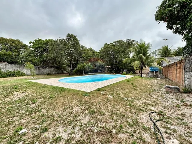 Imagem 7: Área Estratégica 2.213 m² com 342 m² Construídos a 400m da Praia – Centro de Coroa
