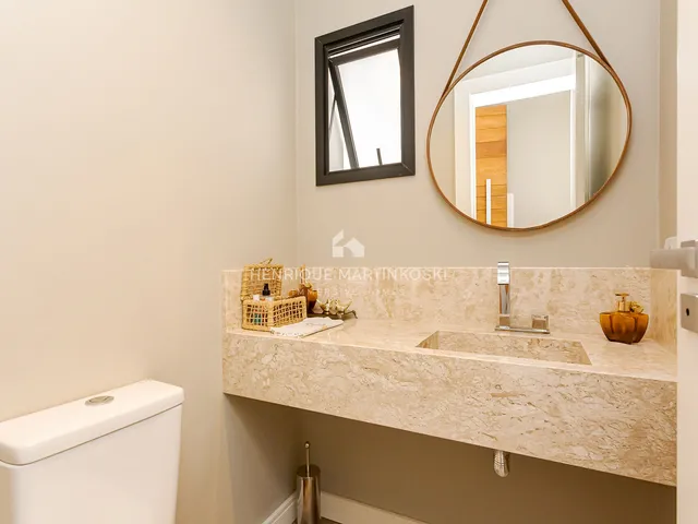 Imagem 2: Casa no Ecoville com 3 Suítes, Quintal com Churrasqueira e 182m² Privativos