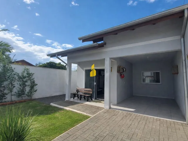 Imagem: Casa com fundos a área verde em Rio dos