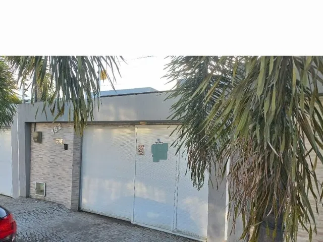 Imagem: A casa possui 3 Dormitórios, 1 Suíte, 2 Banheiros, 1 Vaga