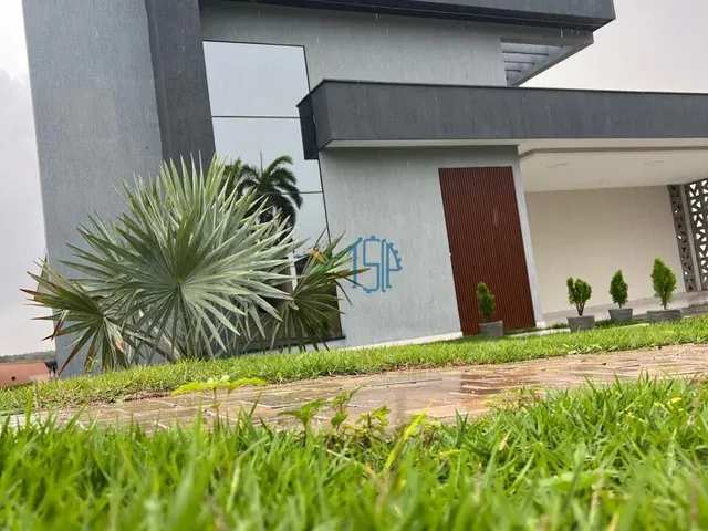 Imagem: A casa em condomínio possui 3 Dormitórios, 3 Suítes, 4 Banheiros