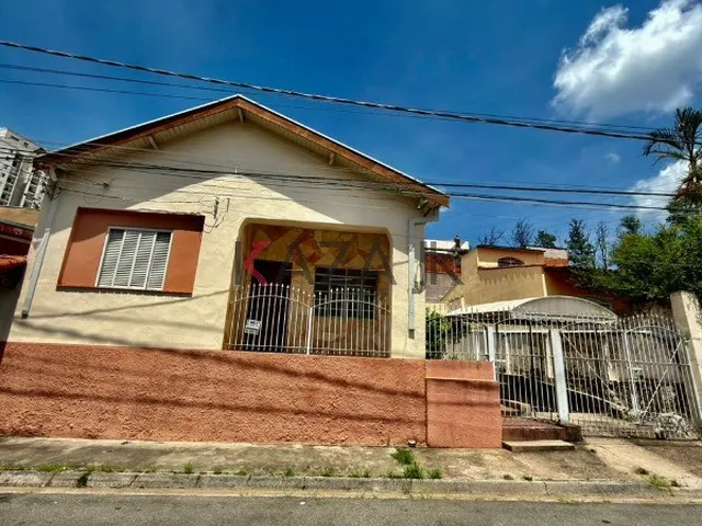 Imagem: A casa possui 3 Dormitórios, 2 Banheiros, 2 Vagas na