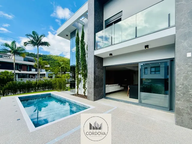 Imagem 14: Imperdível! Casa de luxo com 4 suítes e 3 vagas de garagem em Balneário Camboriú-SC