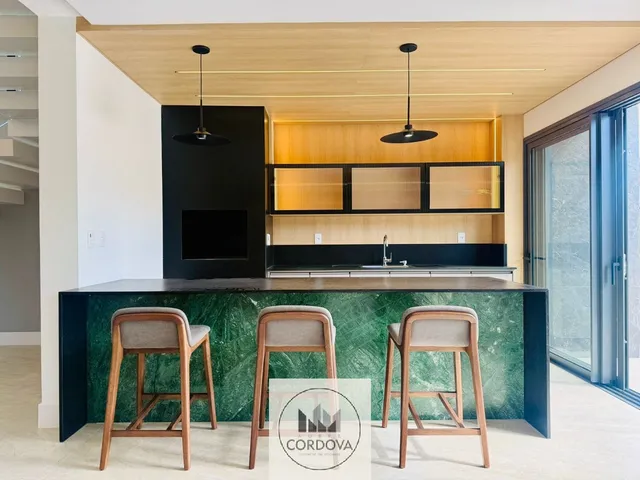 Imagem 8: Imperdível! Casa de luxo com 4 suítes e 3 vagas de garagem em Balneário Camboriú-SC