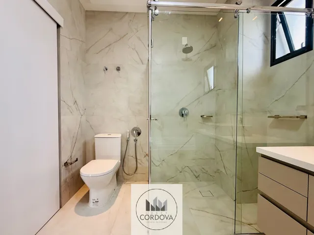 Imagem 4: Imperdível! Casa de luxo com 4 suítes e 3 vagas de garagem em Balneário Camboriú-SC