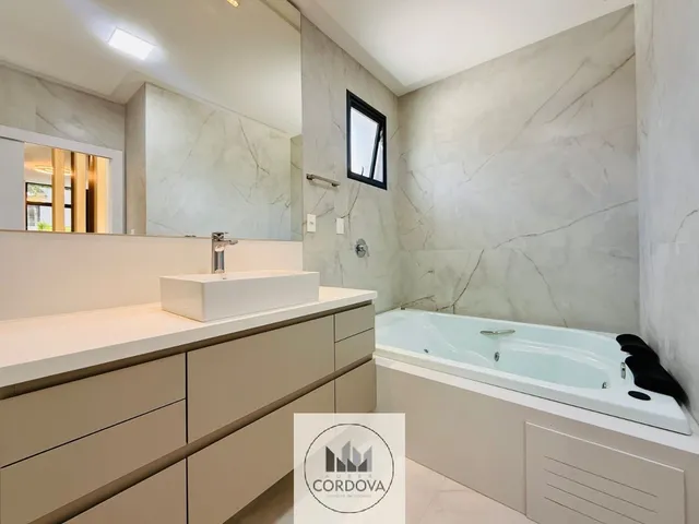 Imagem 7: Imperdível! Casa de luxo com 4 suítes e 3 vagas de garagem em Balneário Camboriú-SC
