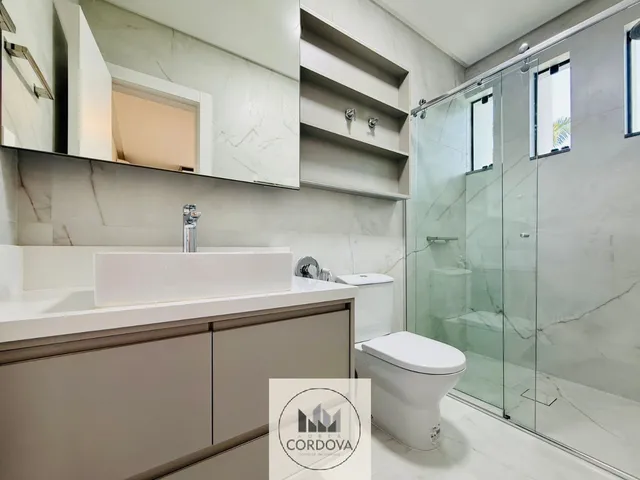 Imagem 2: Imperdível! Casa de luxo com 4 suítes e 3 vagas de garagem em Balneário Camboriú-SC