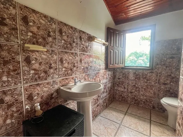 Imagem 4: Casa com 3 Pavimentos no Village III – Ideal para Moradia ou Investimento