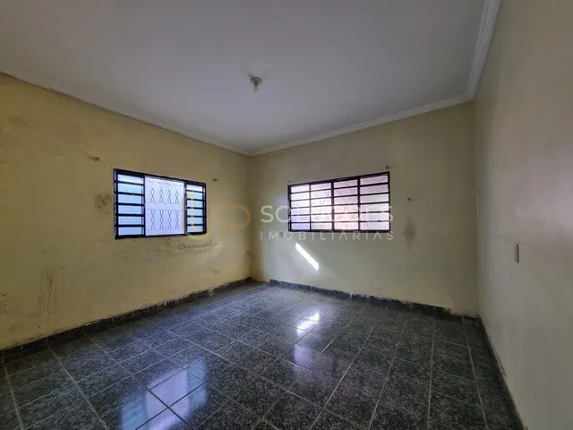 Imagem 2: Casa 3 Quartos | 2 Lojas Comerciais, Lote de 900m²