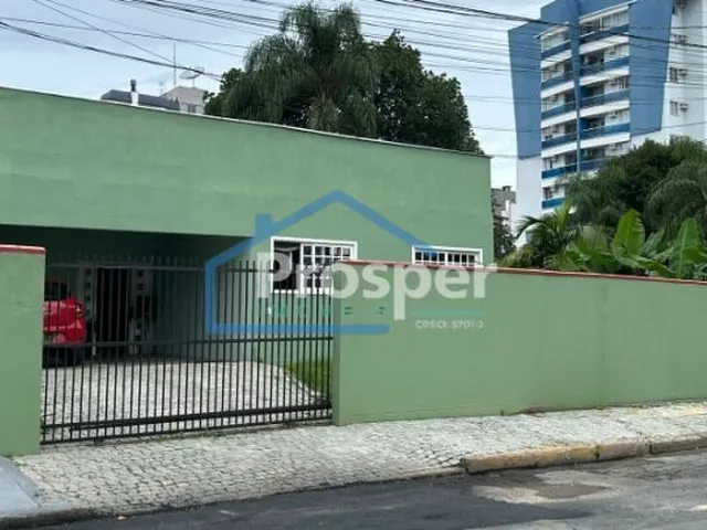 Imagem: A casa possui 3 Dormitórios, 1 Suíte, 4 Banheiros, 4