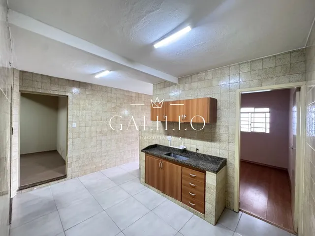 Imagem: A casa possui 3 Dormitórios, 1 Banheiro, 1 Vaga na