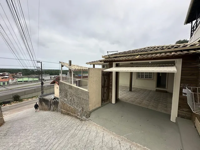 Imagem: A casa possui 3 Dormitórios, 1 Banheiro, 2 Vagas na