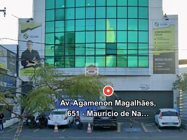 Imagem: A loja possui 2 Banheiros, 4 Vagas na garagem, 450m² de
