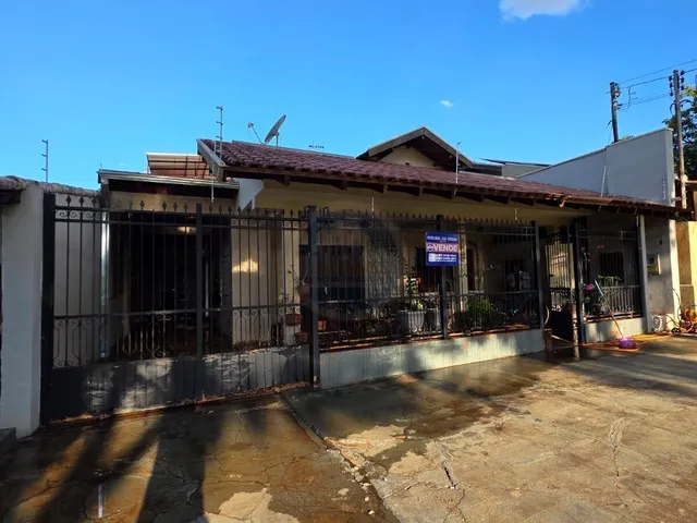 Imagem: A casa possui 3 Dormitórios, 1 Suíte, 3 Banheiros, 5
