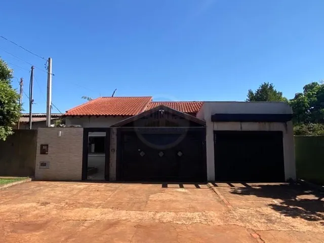 Imagem: A casa possui 2 Dormitórios, 2 Suítes, 2 Banheiros, 2