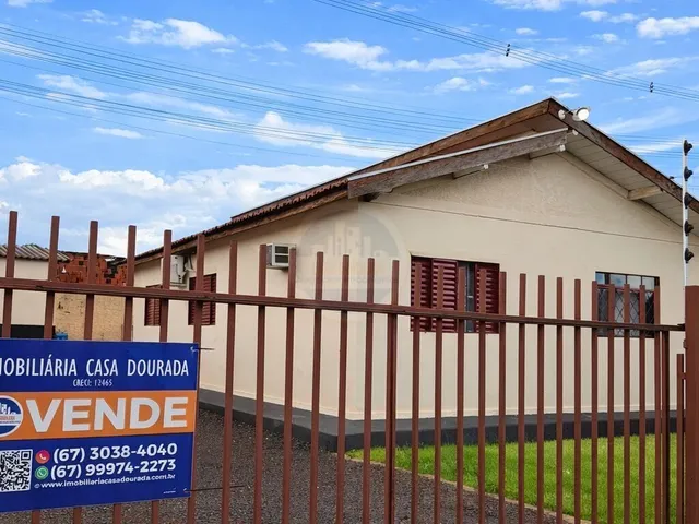 Imagem: A casa possui 3 Dormitórios, 1 Banheiro, 5 Vagas na