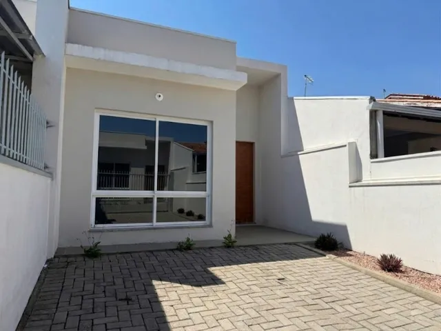 Imagem: Venda - Casa com 2 Dormitórios no Bairro