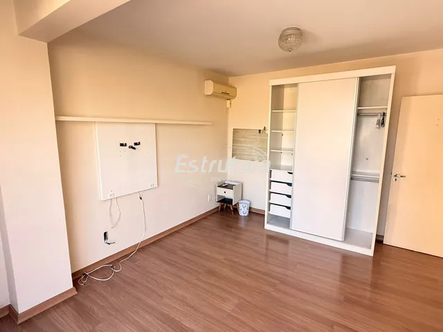 Imagem 2: Apartamento Semimobiliado de 3 Dormitórios com Suíte no Centro