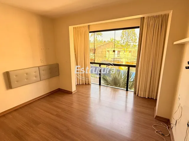 Imagem 4: Apartamento Semimobiliado de 3 Dormitórios com Suíte no Centro