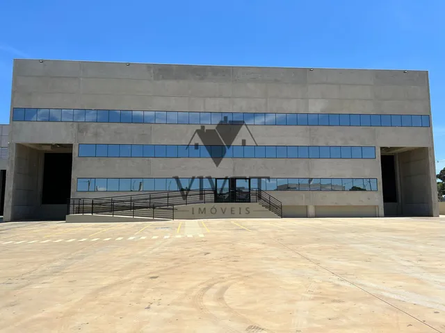 Imagem: O depósito possui Acomodam 6 pessoas, 2.600m² de Área,
