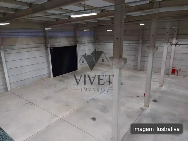 Imagem: O depósito possui Acomodam 6 pessoas, 2.600m² de Área,