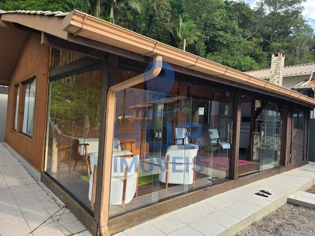 Imagem: A casa possui 3 Dormitórios, 2 Banheiros, 85m² de Área