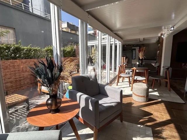 Imagem: O apartamento possui 6 Dormitórios, 2 Suítes, 4